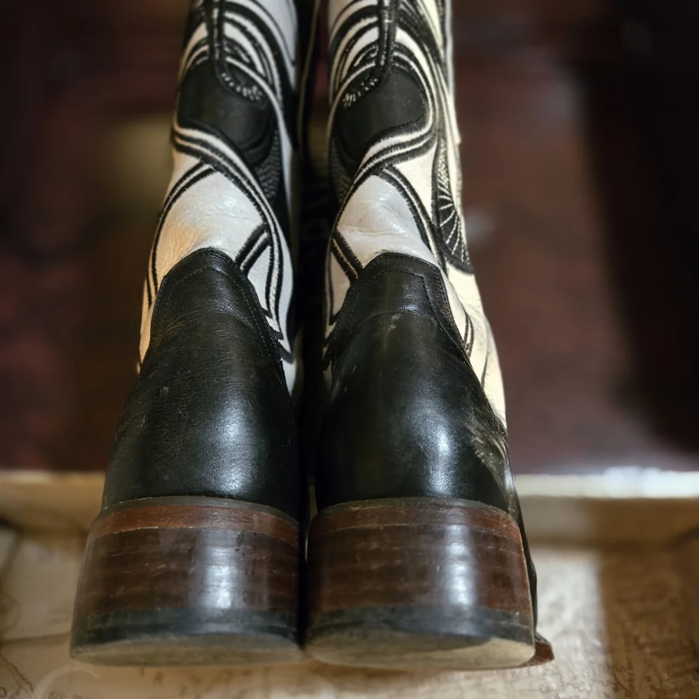Lucchese Hypnotic sqare toe in black and bone - Picture 8 of 13